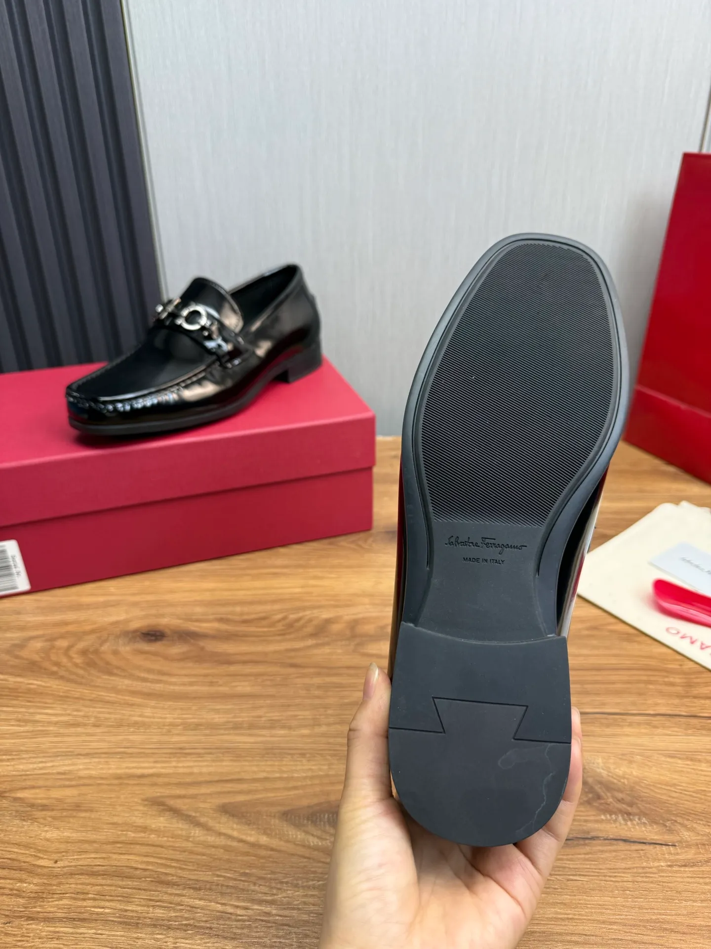Men's shoes 💰760💰 Ferragamo. [Ferragamo] Men's Loaf leather shoes, the latest hot style, 1:1 original purchase quality, top quality, imported open-edge beaded cowhide leather on the upper, hand-made three-dimensional stitching highlights the round toe design, the inner feet are made of imported cowhide, with original wear-resistant rubber outsole, matching code 39-44, (38, 45 custom-made, non-refundable)